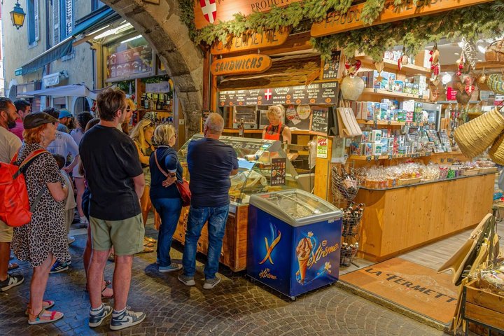 Tour a piedi del lago di Annecy con crociera sul lago