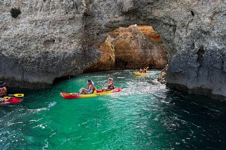 Ponta da Piedade Caves Kajaktocht in Lagos + Snorkelen