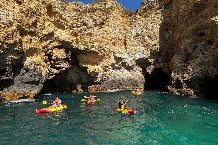 Ponta da Piedade Caves Kajaktocht in Lagos + Snorkelen