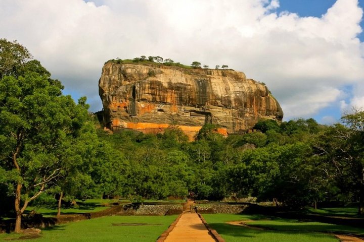 Sigiriya Hike & Minneriya Safari Privétour van een hele dag