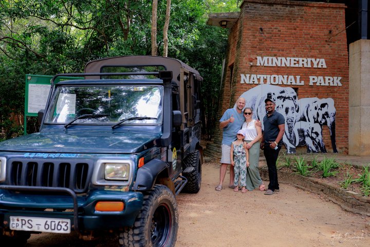 Safari privé d'une demi-journée au parc national Minneriya avec Guide Expert