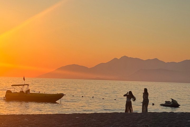Sarandë : Excursion en bateau en petit groupe avec arrêts baignade, boissons et parasols