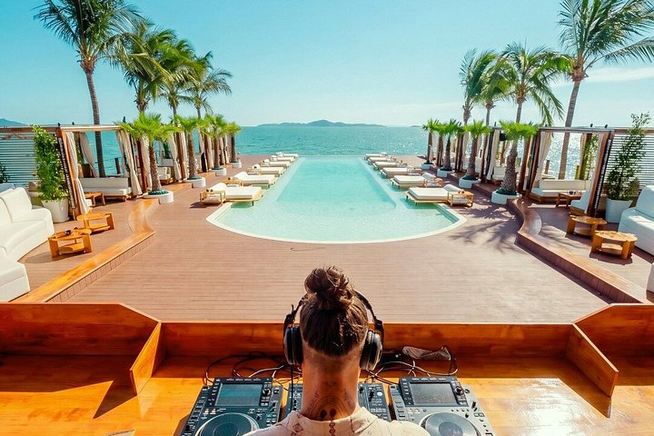 Pattaya Sina Beach Floating Club