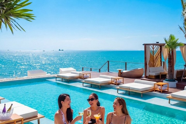Pattaya Sina Beach Floating Club