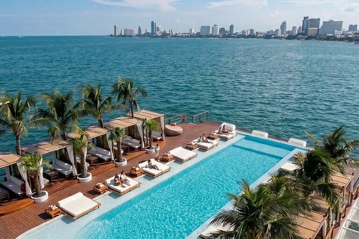 Pattaya Sina Beach Floating Club