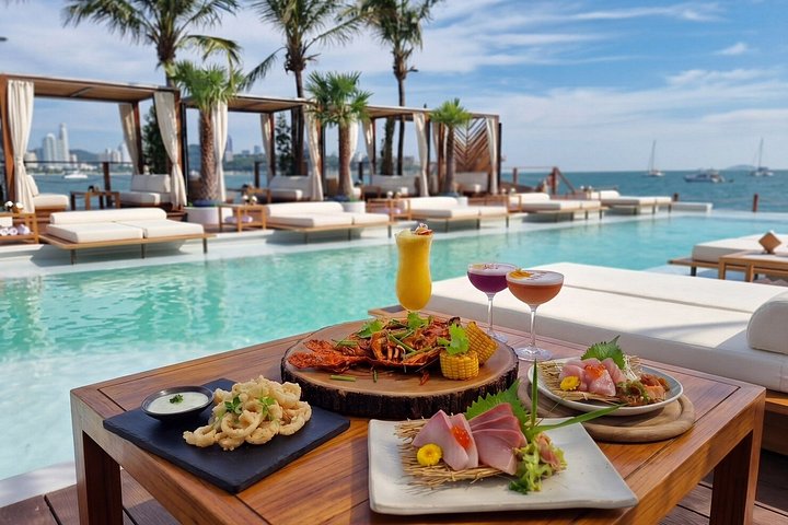 Pattaya Sina Beach Floating Club