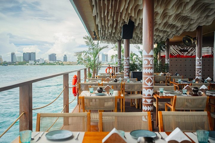 Pattaya Sina Beach Floating Club