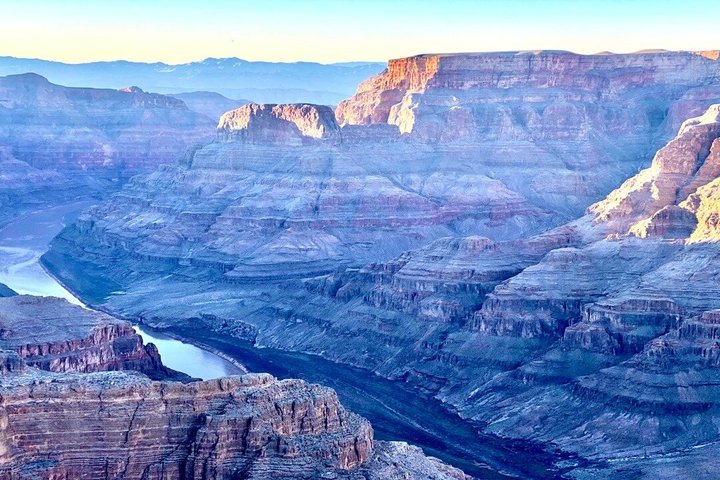 Transporte entre Las Vegas e Grand Canyon West com opção de pôr do sol