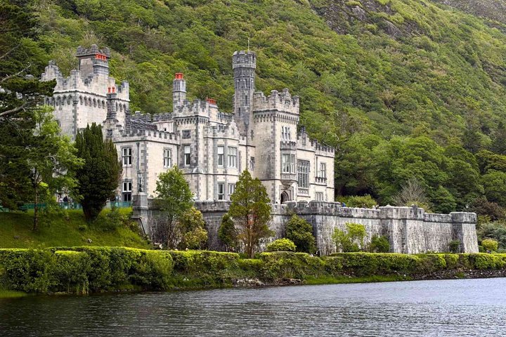 Kleine Gruppe Kylemore Abbey, Sheepdog Demo & Connemara Tour