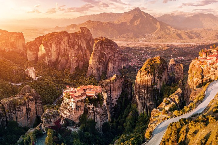 Meteora : Recorrido por monasterios con almuerzo y opción de traslado a Atenas
