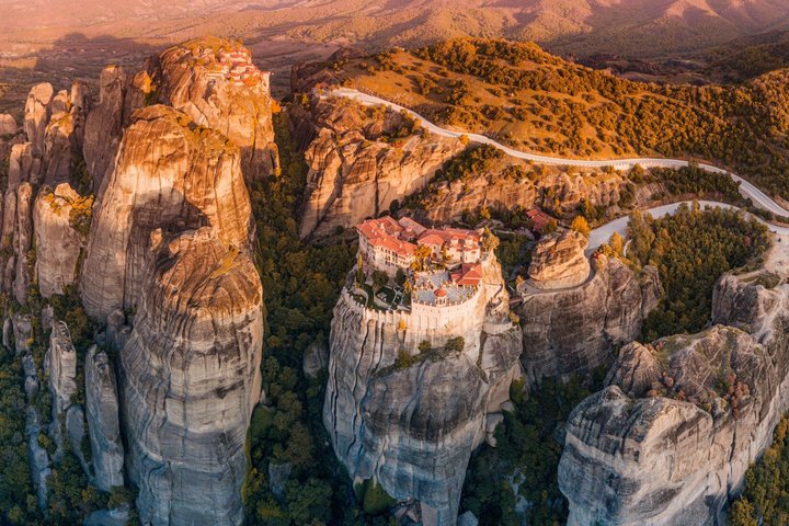 Meteora : Recorrido por monasterios con almuerzo y opción de traslado a Atenas