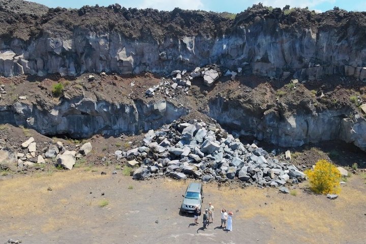 Etna Jeep Offroad-tur: Lavastrømme, Etna-vine, frokost i 2000 meters højde