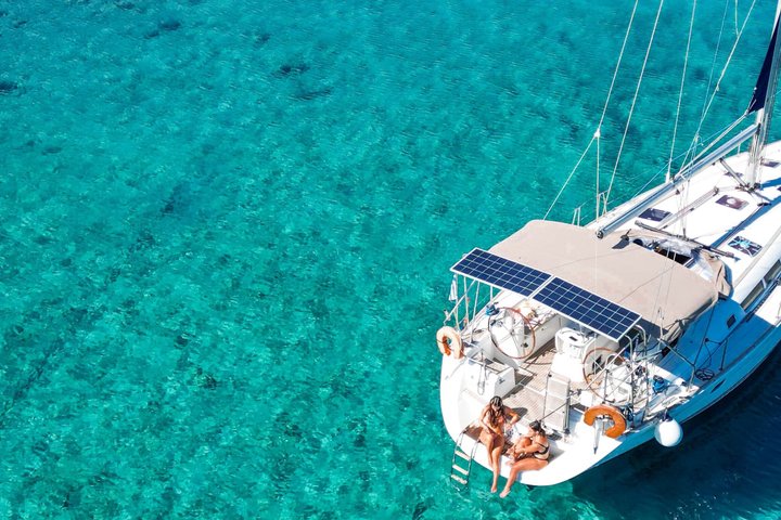 Dia Island Segeltörn mit Mahlzeiten und Wasseraktivitäten