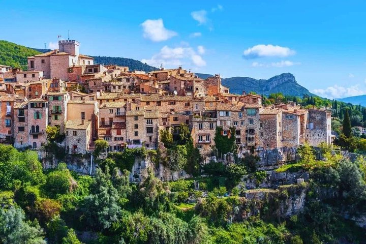 Villages de contes de fées de la Côte d'Azur et découverte des parfums