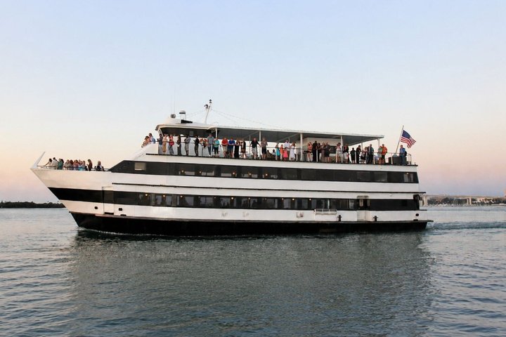 Kvelden Yacht Cruise med valgfri middag i St. Pete