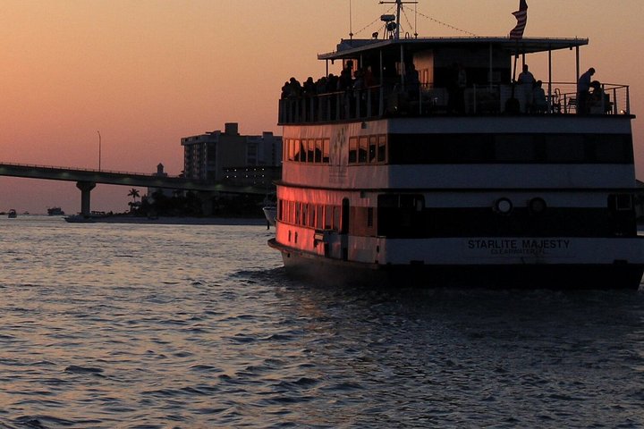 Kvelden Yacht Cruise med valgfri middag i St. Pete