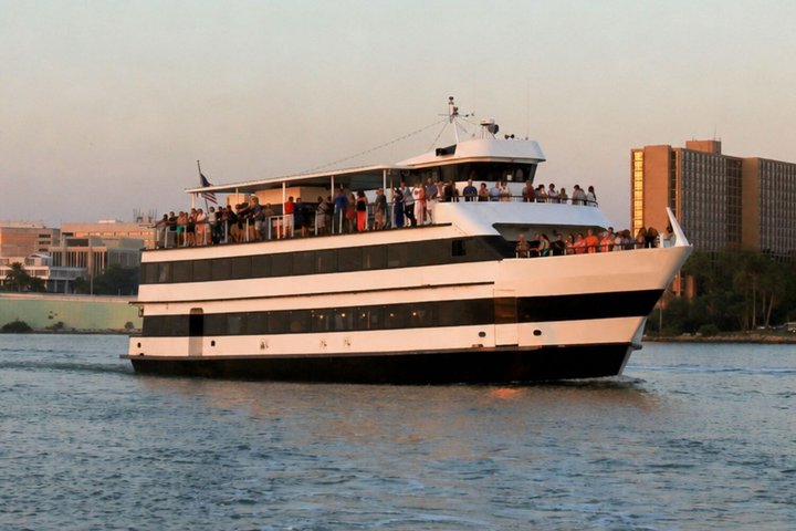 Kvelden Yacht Cruise med valgfri middag i St. Pete