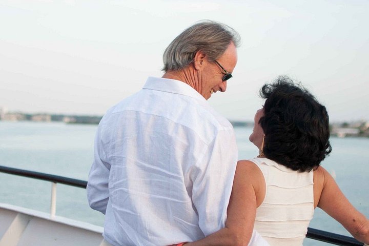Kvelden Yacht Cruise med valgfri middag i St. Pete