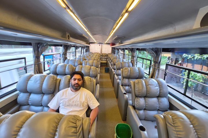 Lumbini naar Kathmandu Tourist Bus VIP / Premium Economy Sofa Seater