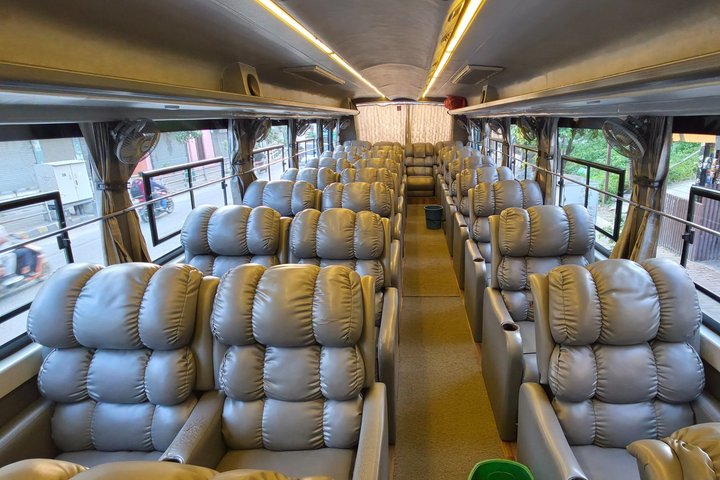 Lumbini naar Kathmandu Tourist Bus VIP / Premium Economy Sofa Seater