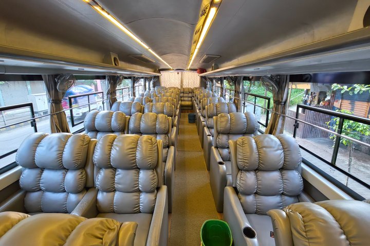 Lumbini naar Kathmandu Tourist Bus VIP / Premium Economy Sofa Seater