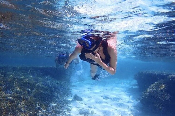 Plongée avec tuba sur l'île fantôme d'Okinawa Ishigaki et la grotte bleue