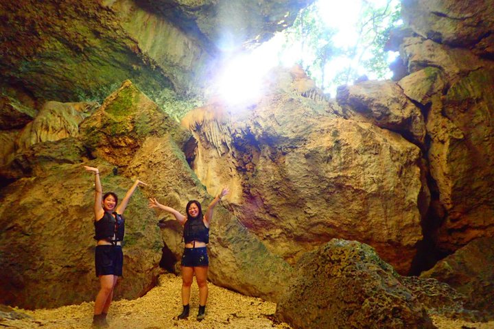 Plongée avec tuba sur l'île fantôme d'Okinawa Ishigaki et la grotte bleue