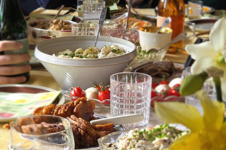 Classe de culinária faroense em Nólsoy perto de Tórshavn com Maud