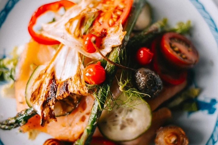 Classe de culinária faroense em Nólsoy perto de Tórshavn com Maud