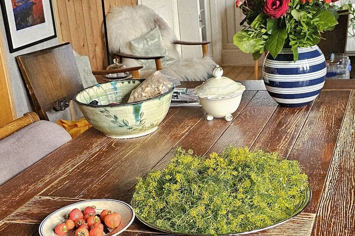 Classe de culinária faroense em Nólsoy perto de Tórshavn com Maud