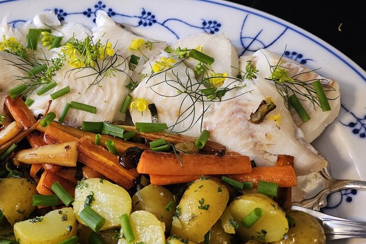 Classe de culinária faroense em Nólsoy perto de Tórshavn com Maud