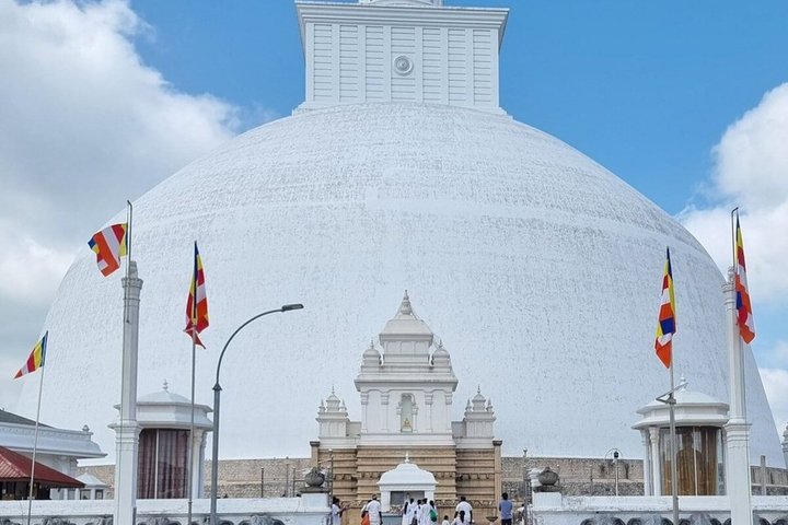 Tour Privado de Patrimônio de Anuradhapura - Tudo Incluído