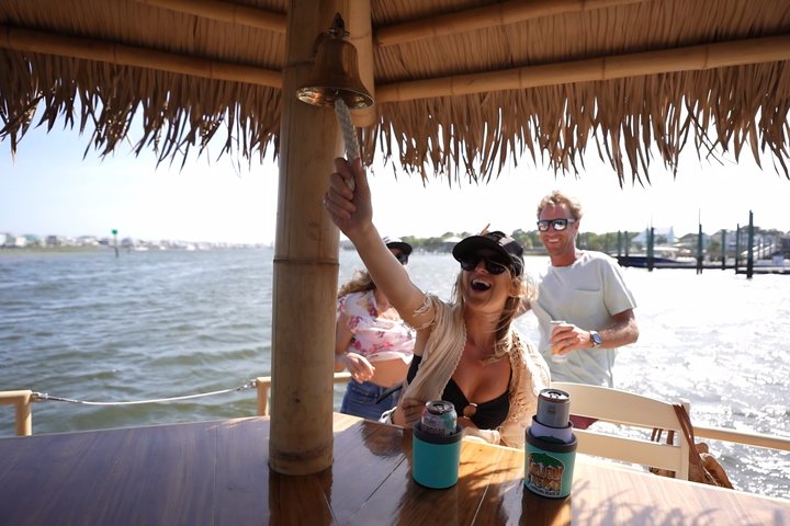 Carolina Beach Private Sunset Cruise em um Tiki Bar