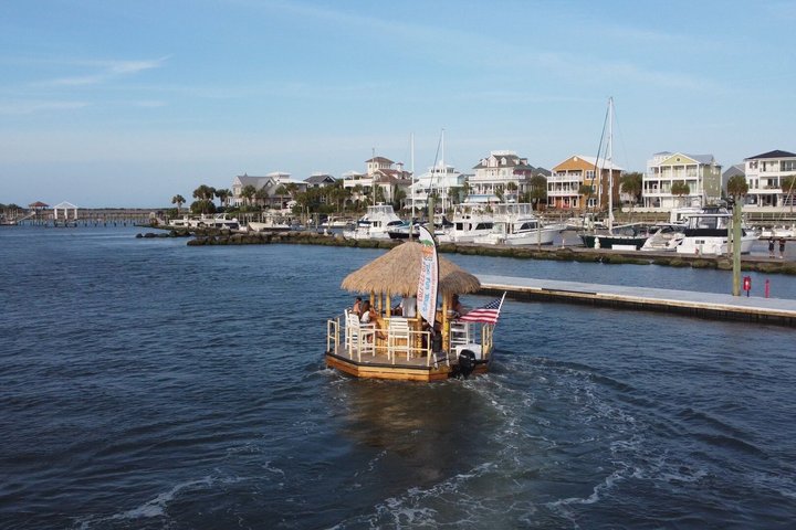 Carolina Beach Private Sunset Cruise em um Tiki Bar