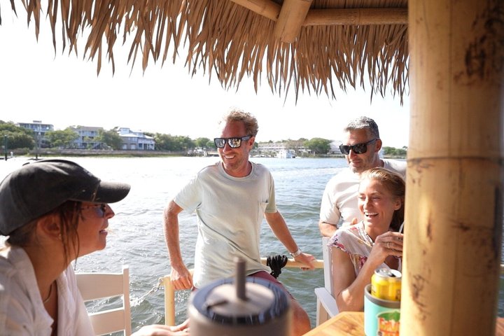 Carolina Beach Private Sunset Cruise em um Tiki Bar