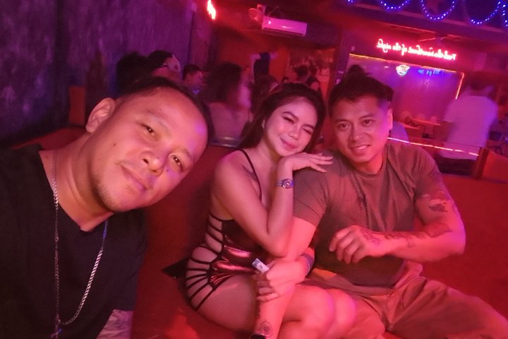 Makati : Pubcrawl Midget boxing rooftop muziek en gogo clubs
