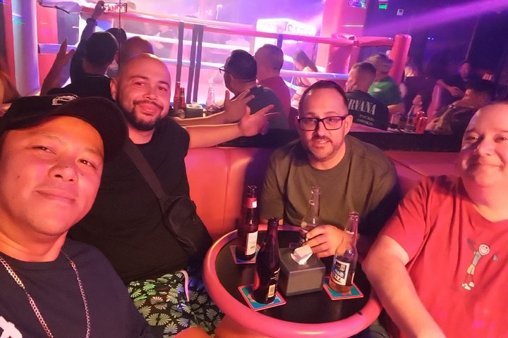 Makati : Pubcrawl Midget boxing rooftop muziek en gogo clubs