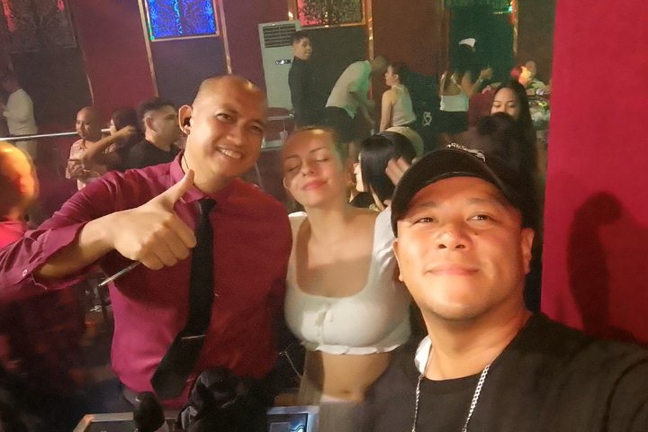 Makati : Pubcrawl Midget boxing rooftop muziek en gogo clubs