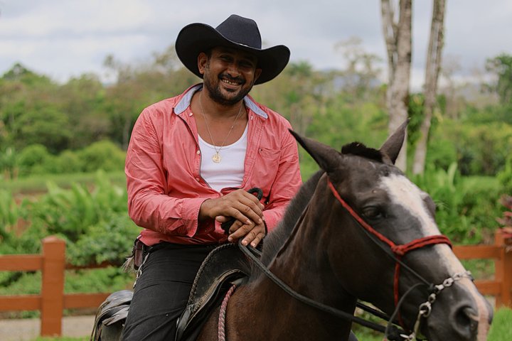 Horseback Riding Adventure i La Fortuna med River Crossings