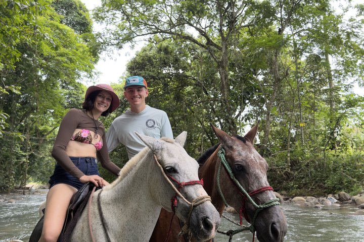 Horseback Riding Adventure i La Fortuna med River Crossings