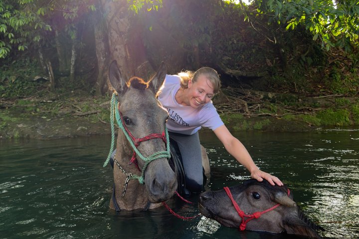 Horseback Riding Adventure i La Fortuna med River Crossings