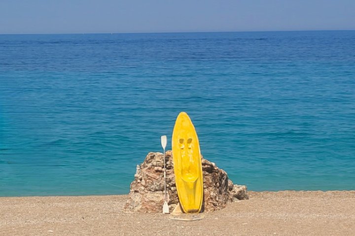 Sarandë : Excursion en bateau en petit groupe avec arrêts baignade, boissons et parasols