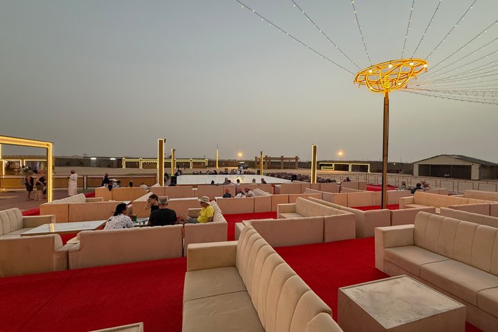 Safari dans le désert Abu Dhabi avec quad, dîner barbecue et balade à dos de chameau