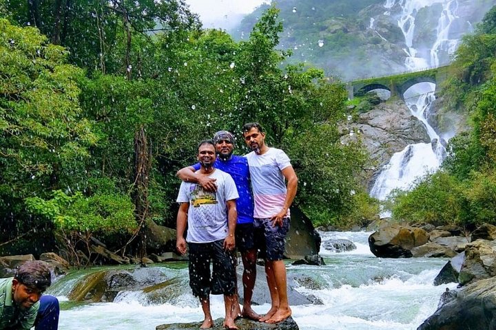 Dudhsagar Waterfalls Tour Jeep Safari og Spice Plantation Besøg