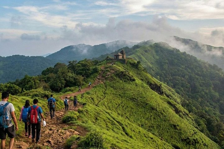 Dudhsagar Waterfalls Tour Jeep Safari og Spice Plantation Besøg
