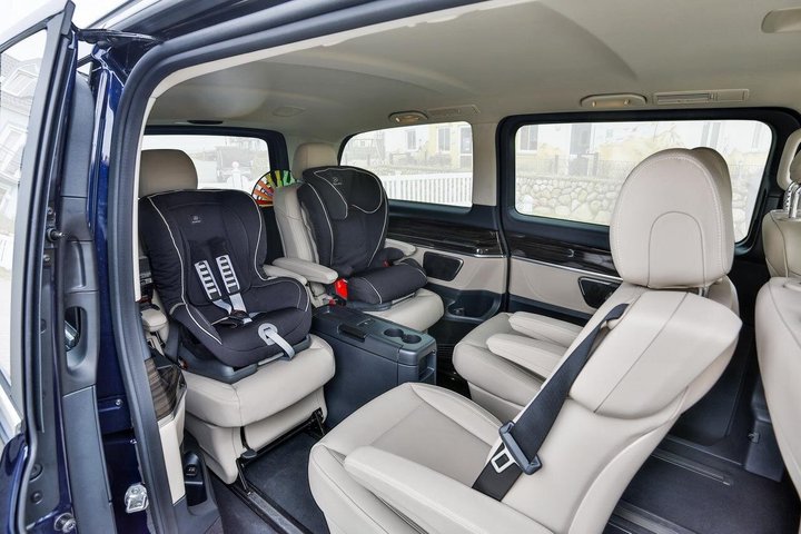 Paris City Center to Disneyland® Paris Premium Private Transfer