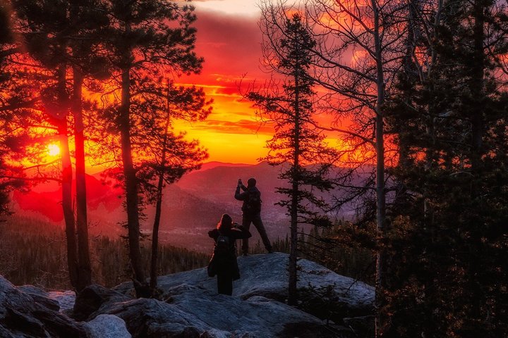 Excursão de caminhada ao nascer do sol no Parque Nacional das Montanhas Rochosas