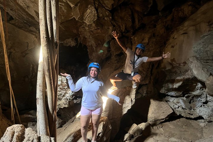 Randonnée privée dans les grottes du Tigre et visite de la plage de Majahua