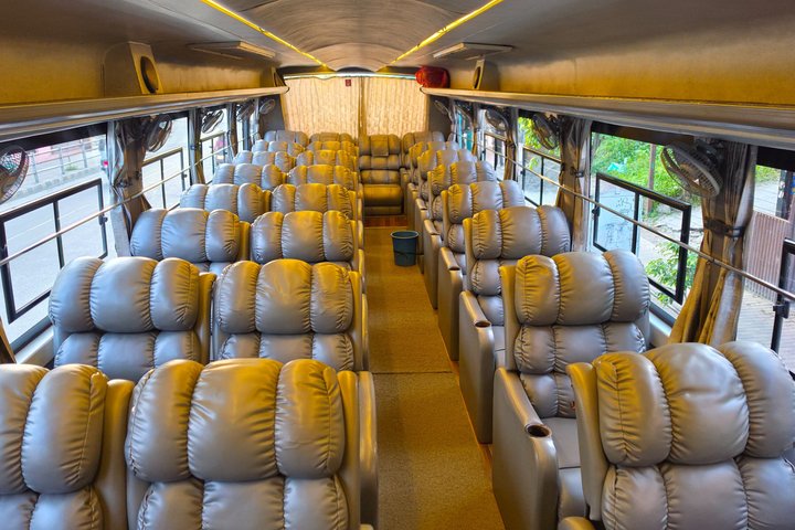 Lumbini naar Kathmandu Tourist Bus VIP / Premium Economy Sofa Seater