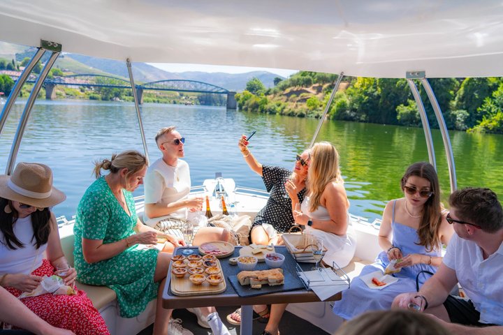 3 uur Pinhão naar Régua Douro Cruise met Lock Wine en Tapas